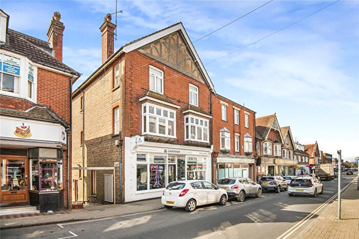 2 Bedroom Flat To Rent In Church Road, Burgess Hill, West Sussex, RH15