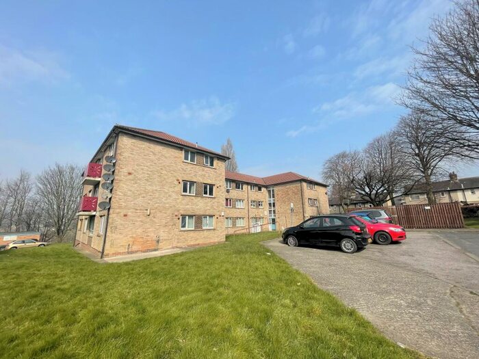 2 Bedroom Flat To Rent In Fountain Way, Shipley, West Yorkshire, BD18