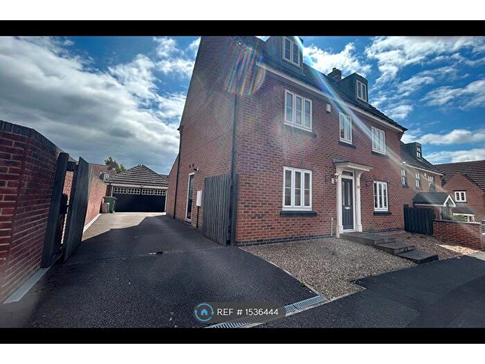 5 Bedroom Detached House To Rent In Blenkinsop Way, Leeds, LS10