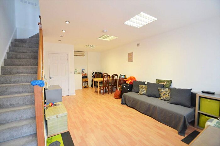 1 Bedroom Flat To Rent In Rosemont Avenue, London, North Finchley, N12