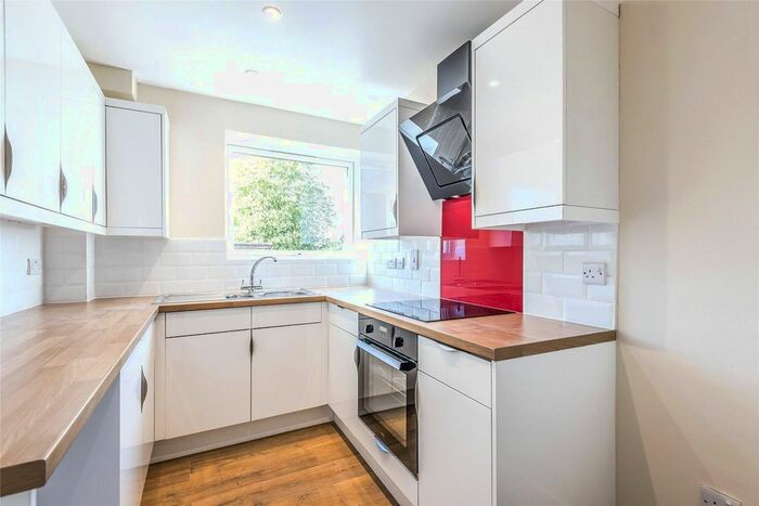 2 Bedroom Flat To Rent In Downham Court, Shinfield Road, Reading, Berkshire, RG2