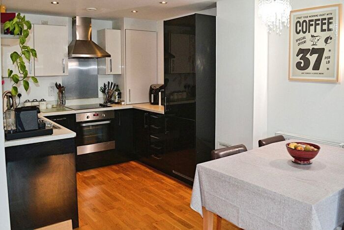 2 Bedroom Flat To Rent In Aquarius Court, Zodiac Close, Edgware, Greater London, HA8