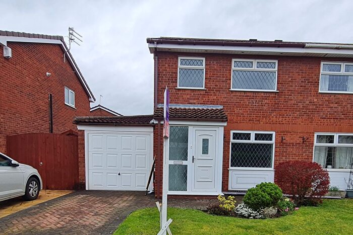 3 Bedroom Semi-Detached House To Rent In Livingstone Close, Warrington, WA5