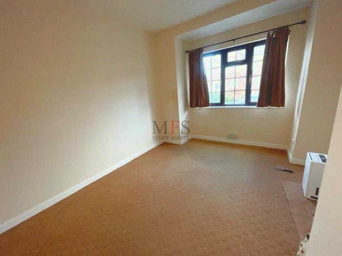 2 Bedroom Maisonette To Rent In Victoria Road, Southall, UB2