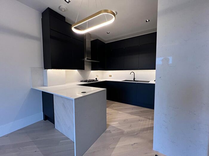 1 Bedroom Flat To Rent In High Road, Whetstone, Barnet, London, N20
