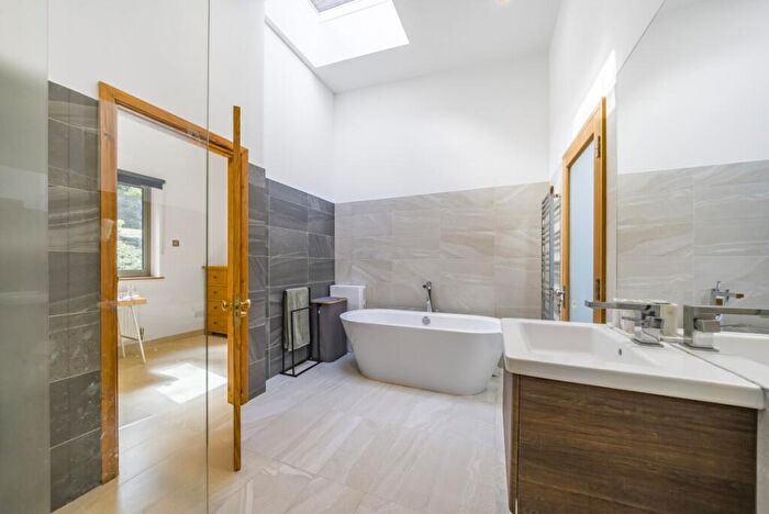4 Bedroom House To Rent In Farquhar Road, London, SE19