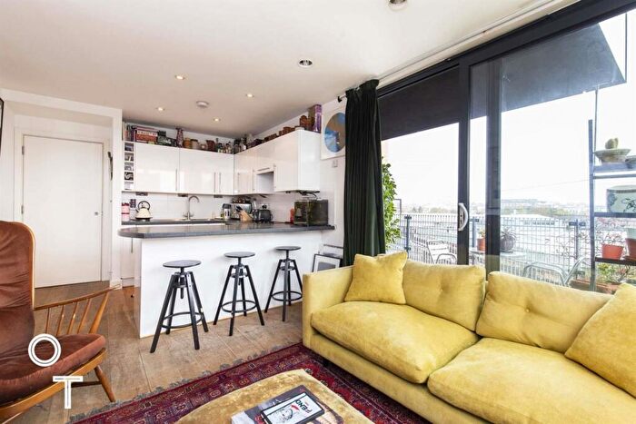 1 Bedroom Apartment For Sale In Grafton Road, Kentish Town, NW5
