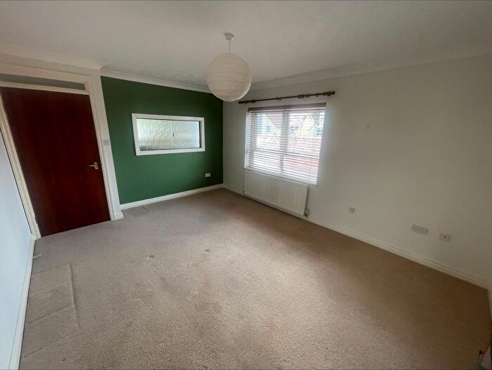 2 Bedroom Flat To Rent In Pine Grove, Colwyn Bay, LL28