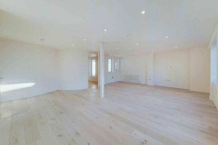 3 Bedroom Flat To Rent In Redchurch Street, Shoreditch, London, E2