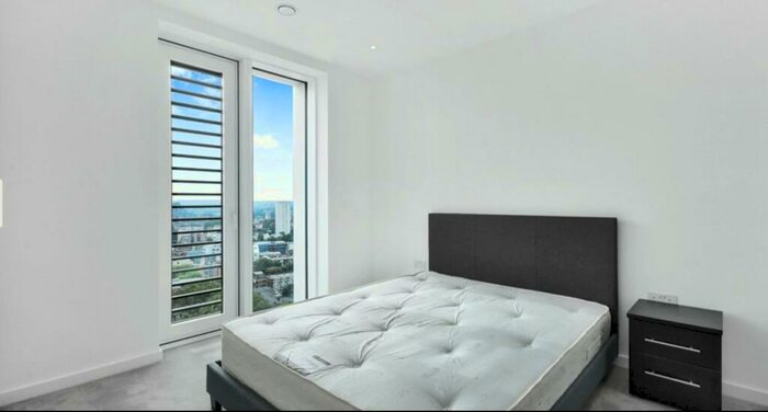 2 Bedroom Apartment To Rent In Cendal Crescent, London, E1