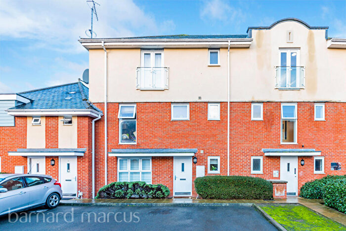 2 Bedroom Apartment To Rent In Foxboro Road, Redhill, RH1