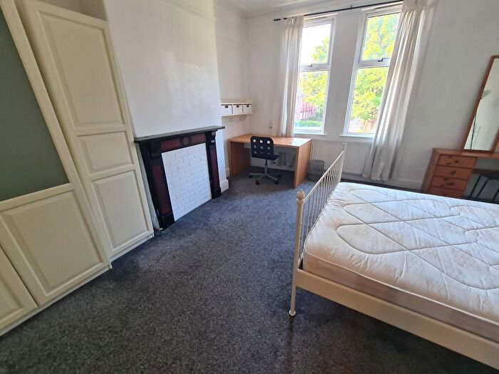 6 Bedroom Semi Detached House To Rent In Brudenell Road, Leeds, LS6