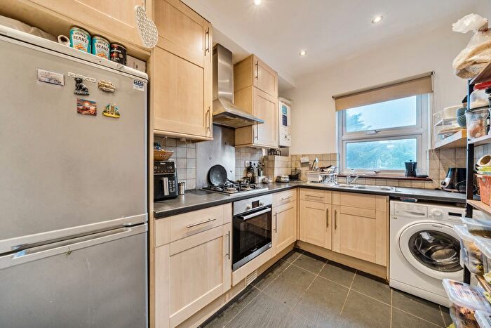 1 Bedroom Flat For Sale In Bernard Avenue, Northfields, London, W13
