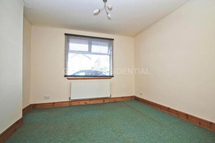 1 Bedroom Flat To Rent In Kings Road, Kingston Upon Thames, KT2
