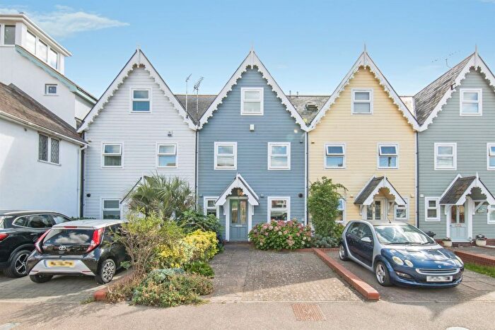 4 Bedroom End Terrace House For Sale In Green Lane, Walton On The Naze, CO14