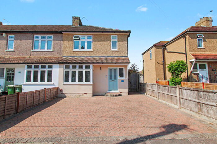 3 Bedroom End Of Terrace House For Sale In Bradbourne Road, Bexley, DA5