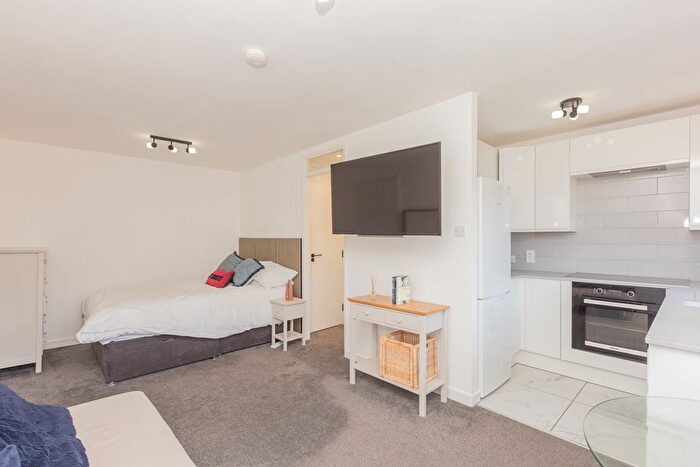 Studio To Rent In Mayfield Road, Shepherds Bush, W12