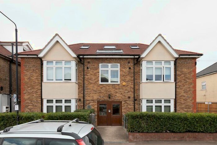1 Bedroom Flat To Rent In Winchester Road, Highams Park, E4