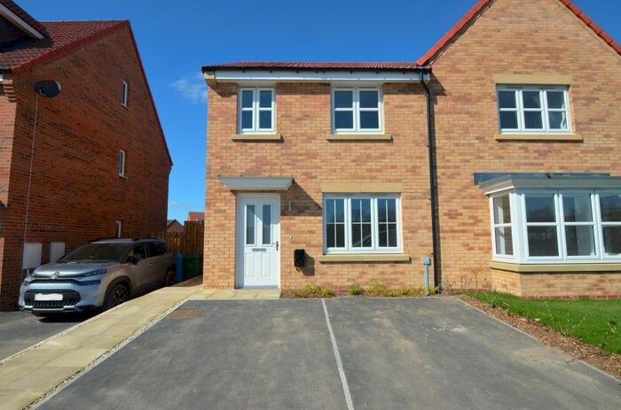 3 Bedroom Semi-Detached House To Rent In Awsworth Place, Bircotes, Doncaster, DN11