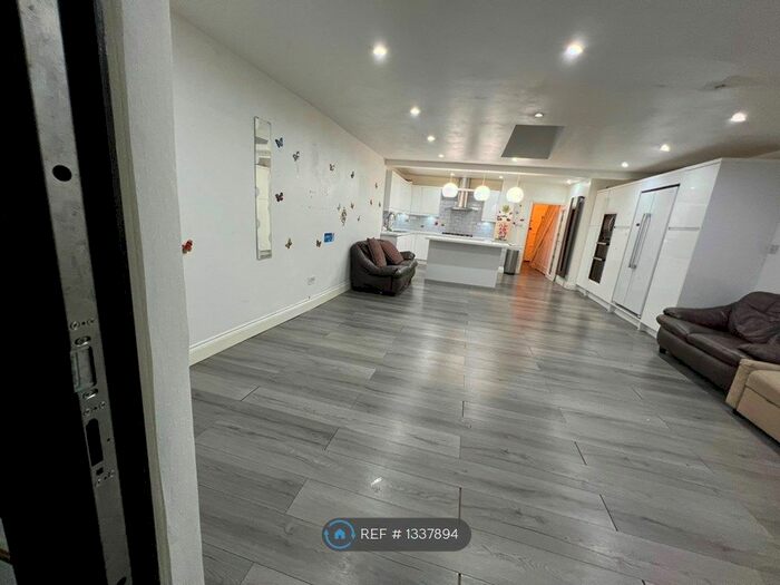 3 Bedroom Terraced House To Rent In Wood Lane, Dagenham, RM8