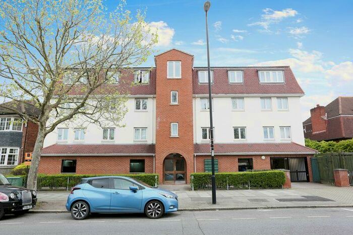 2 Bedroom Apartment To Rent In Downham Way, Bromley, BR1