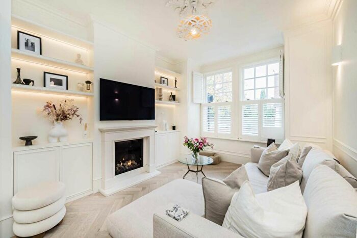 4 Bedroom Terraced House To Rent In North Hill Avenue, Highgate, N6