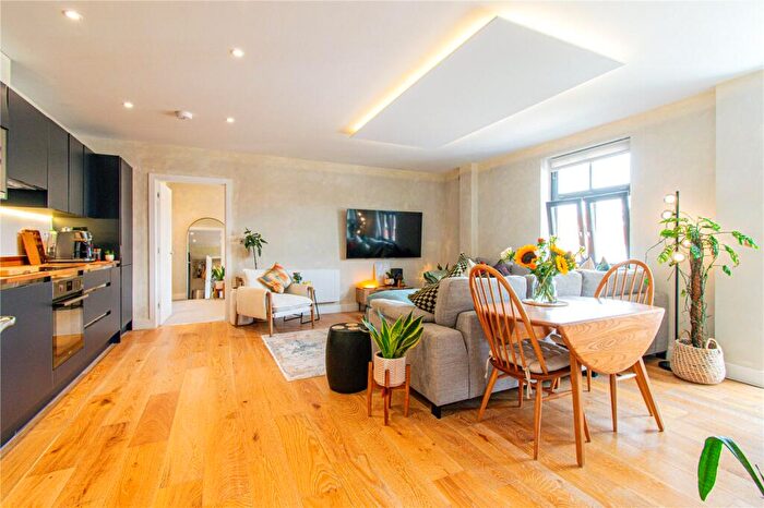 2 Bedroom Apartment For Sale In Pelican Lane, Newbury, Berkshire, RG14