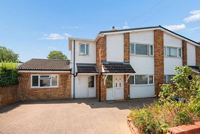 4 Bedroom Semi-Detached House For Sale In Angle Ways, Stevenage, SG2