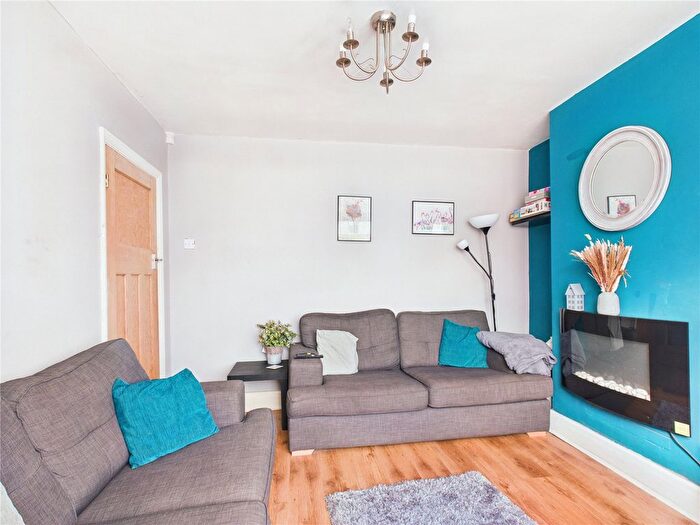 3 Bedroom Semi Detached House For Sale In New Cheltenham Road, Kingswood, Bristol, BS15