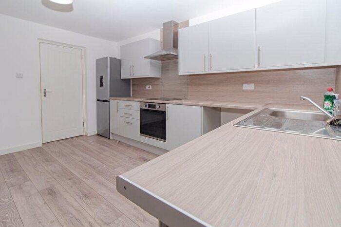 3 Bedroom Flat To Rent In Nobleston Estate, Alexandria, G83