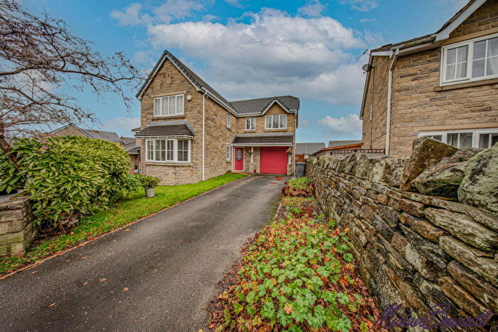 4 Bedroom Detached House For Sale In Oakhall Park, Thornton, Bradford, BD13
