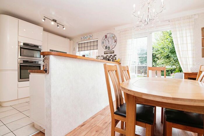 4 Bedroom Detached House For Sale In Oswestry Close, Redditch, Worcestershire, B97