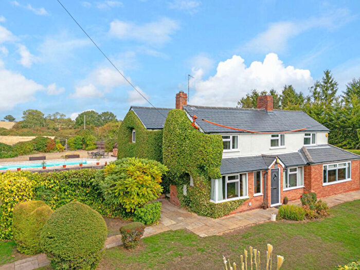 4 Bedroom Detached House For Sale In Droitwich Road Hanbury Bromsgrove, Worcestershire, B60