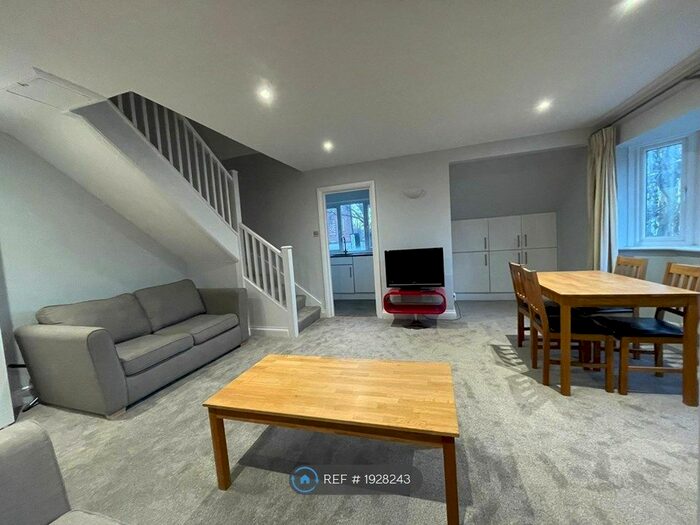 2 Bedroom Flat To Rent In Cavendish Road, London, SW12