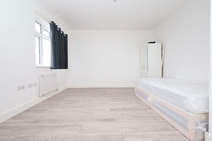 Studio To Rent In Arngask Road, London, SE6