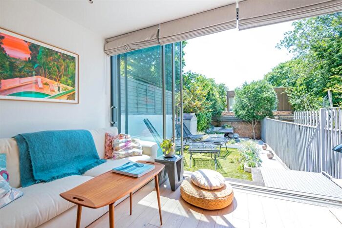 1 Bedroom Flat For Sale In Camberwell Grove, Camberwell, SE5