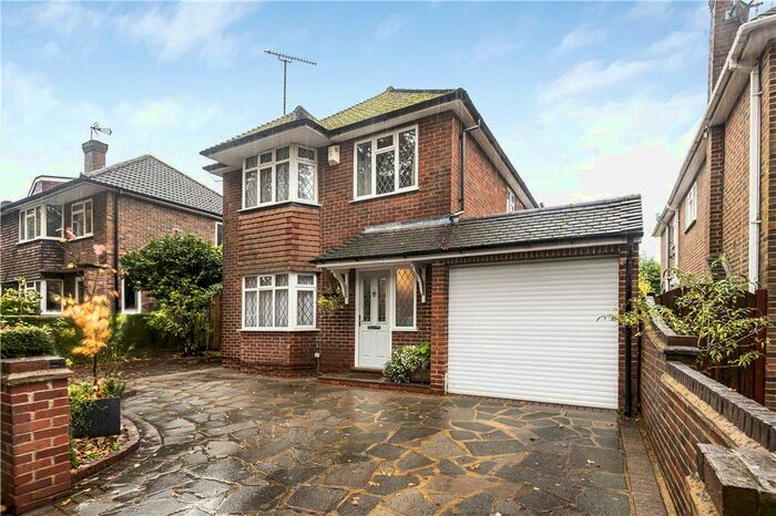 3 Bedroom Detached House To Rent In East Hill, Woking, Surrey, GU22