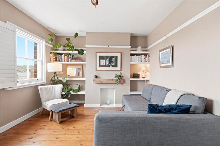1 Bedroom Apartment For Sale In Landcroft Road, East Dulwich, London, SE22