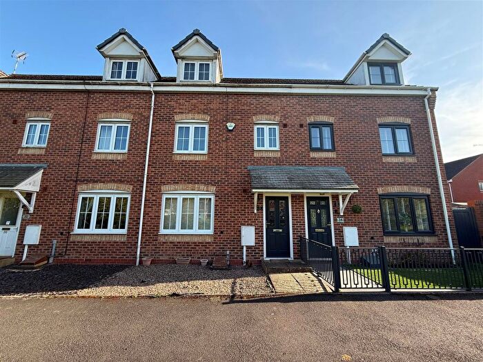4 Bedroom Town House To Rent In Carnation Way, Nuneaton, CV10