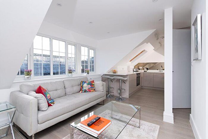 2 Bedroom Apartment To Rent In Ravenscroft Avenue, Golders Green, NW11