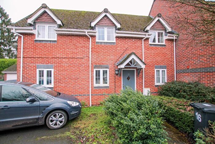 3 Bedroom Coach House To Rent In Sandstone Grove, RG18