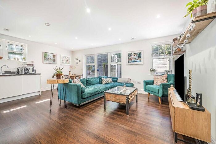 3 Bedroom Flat For Sale In Rosebery Place, Mill HIll, NW7
