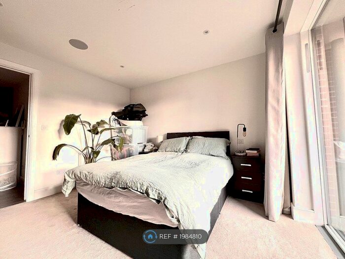 2 Bedroom Flat To Rent In New Park Road, London, SW2