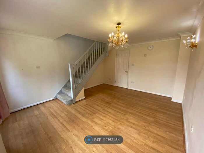 2 Bedroom Semi-Detached House To Rent In Hazelwood Close, Harrow, HA2