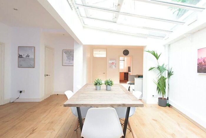 4 Bedroom Detached House To Rent In Queen's Gate Mews, London, SW7