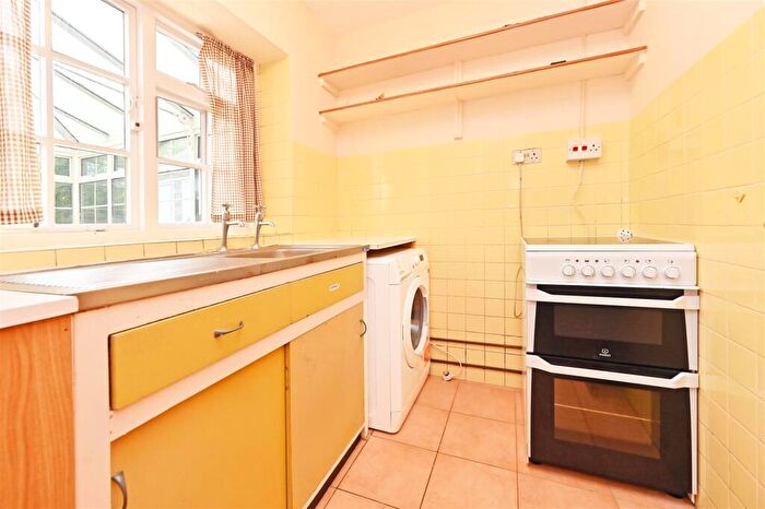 3 Bedroom Detached House For Sale In Windermere, Bath Lane, Ashover, S45