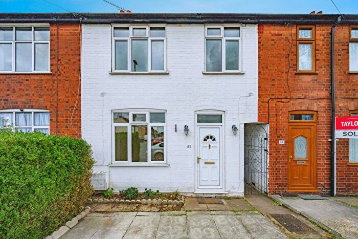 3 Bedroom Terraced House For Sale In Gardenia Avenue, Luton, Bedfordshire, LU3