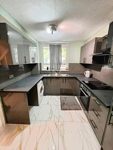 3 Bedroom Maisonette To Rent In Bed Marionette Shoreditch, E2