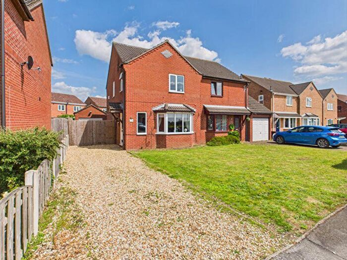 3 Bedroom Semi-Detached House For Sale In Castleview, Tattershall, LN4