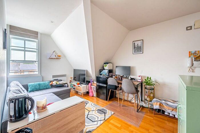 Studio To Rent In Clapham High Street, Clapham Old Town, London, SW4
